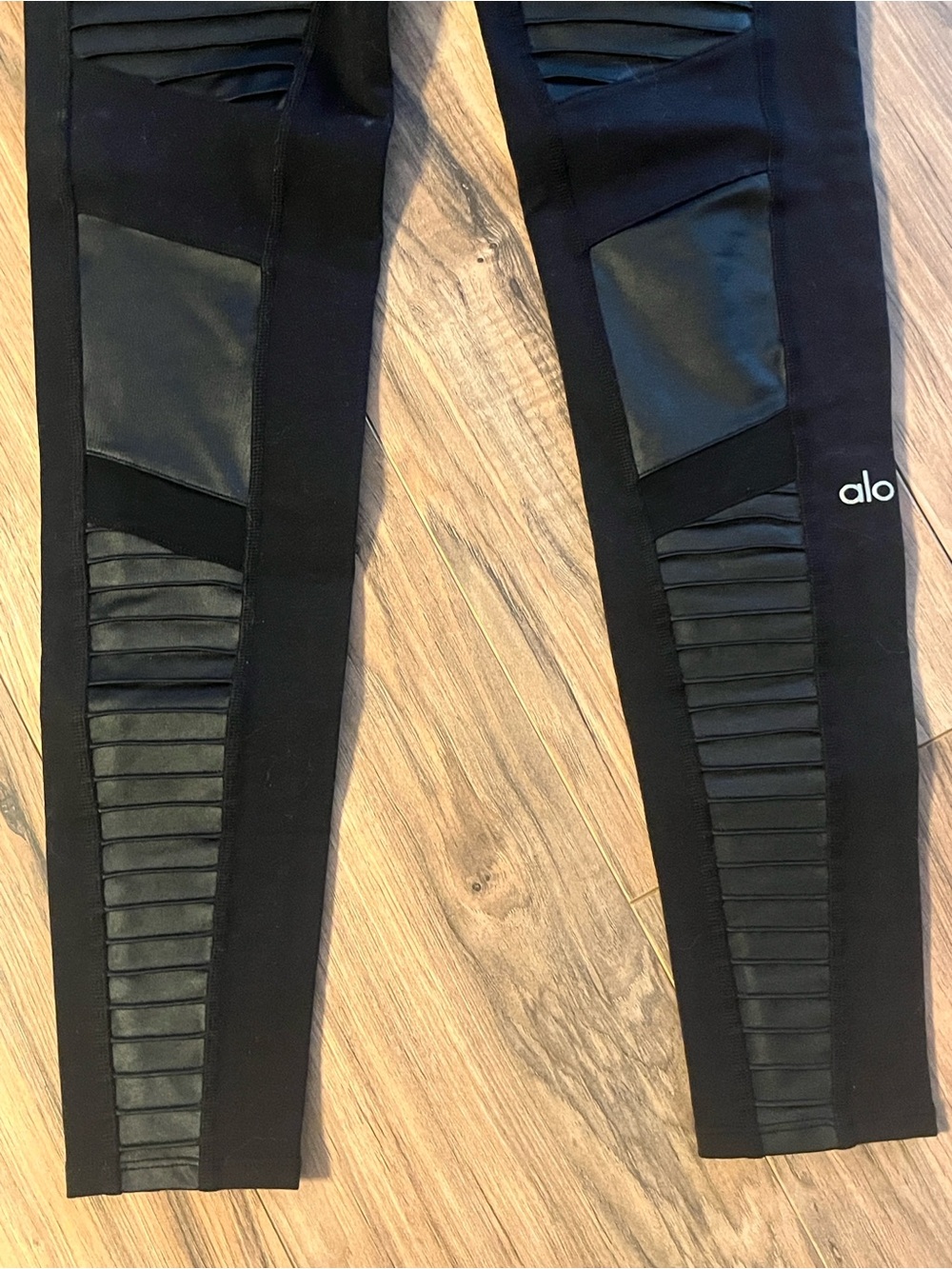Alo Yoga Leggings Womens Moto Black Leggings - Picture 5 of 13